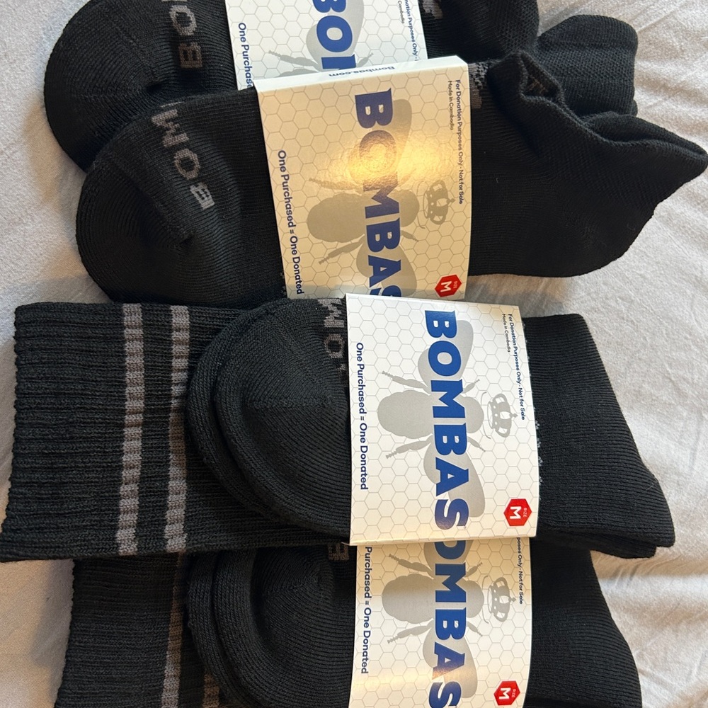 4 pair Bombas WoMen's Black and Gray Socks. 2 crew and 2 no show ankle new